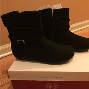 SO Black memory foam junior boots sz5